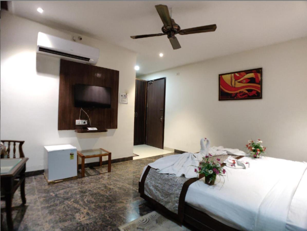 Hotel Badrika Inn Rewa Buitenkant foto