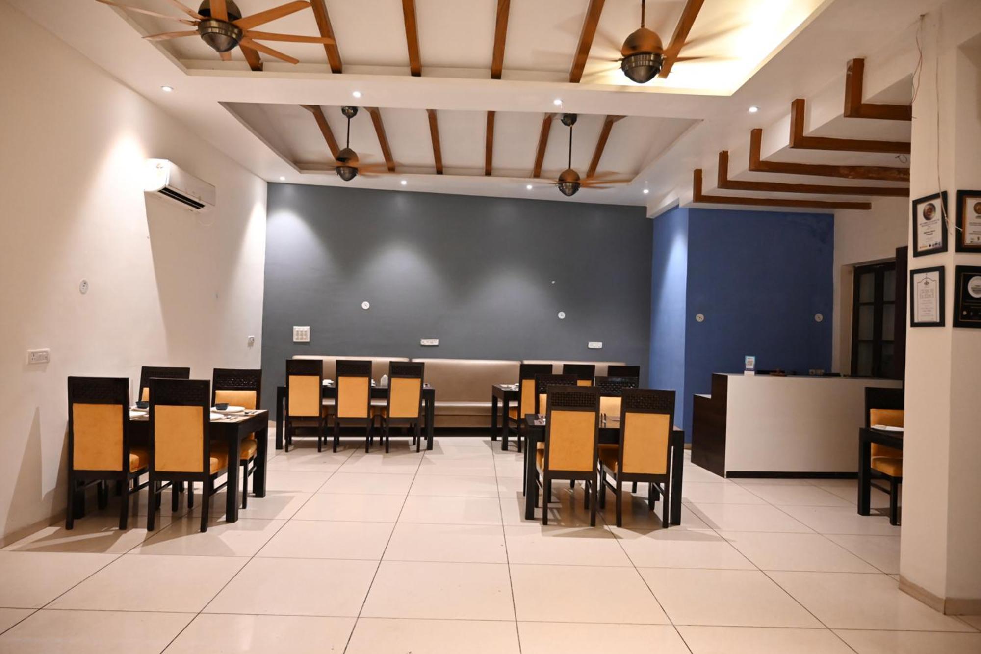 Hotel Badrika Inn Rewa Buitenkant foto